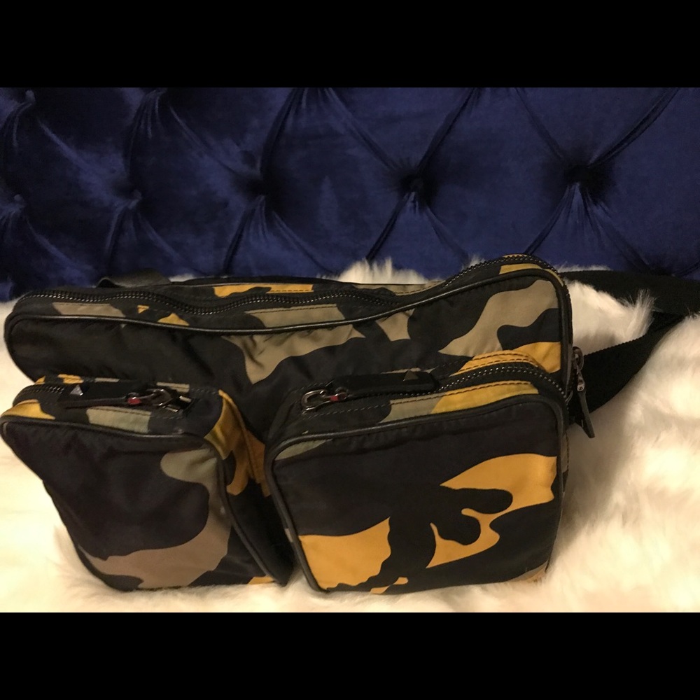 VALENTINO BAG FOR MEN OR WOMAN.